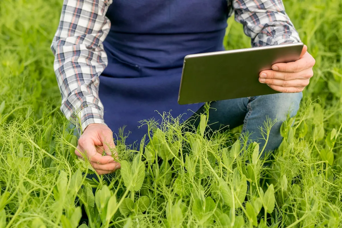 farmer-with-tablet-close-up (1).webp
